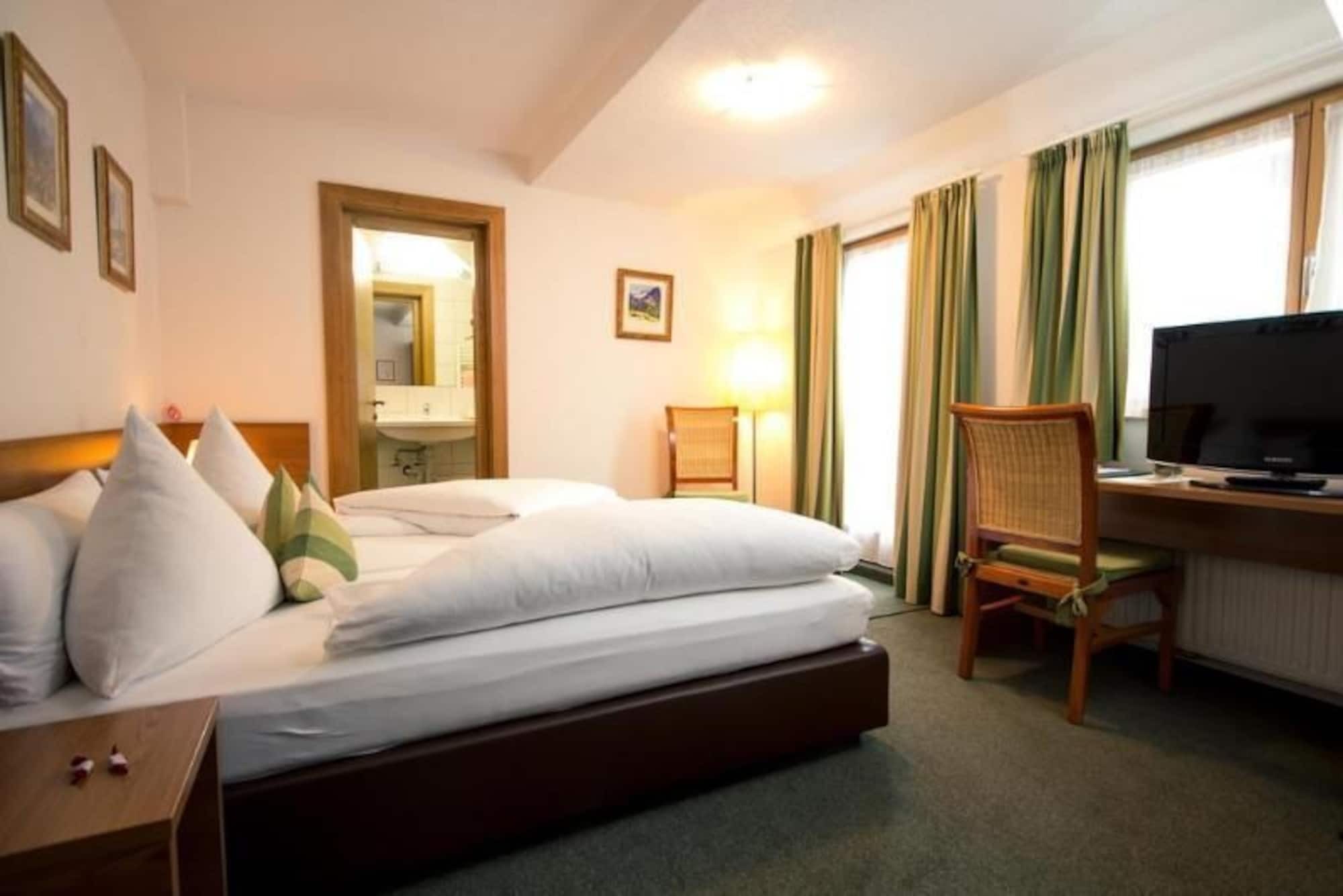 Montfort Hotel 3*